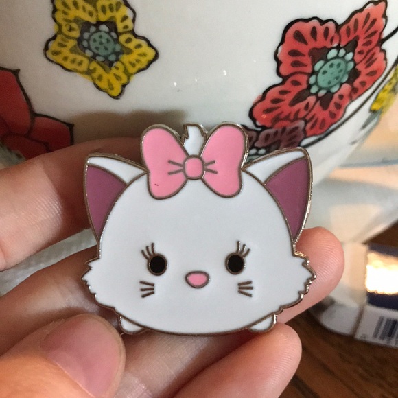 PARIS Disneyland Aristocats Kitty Cat Pin